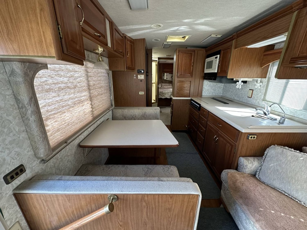 1998 WINNEBAGO chieftain z240