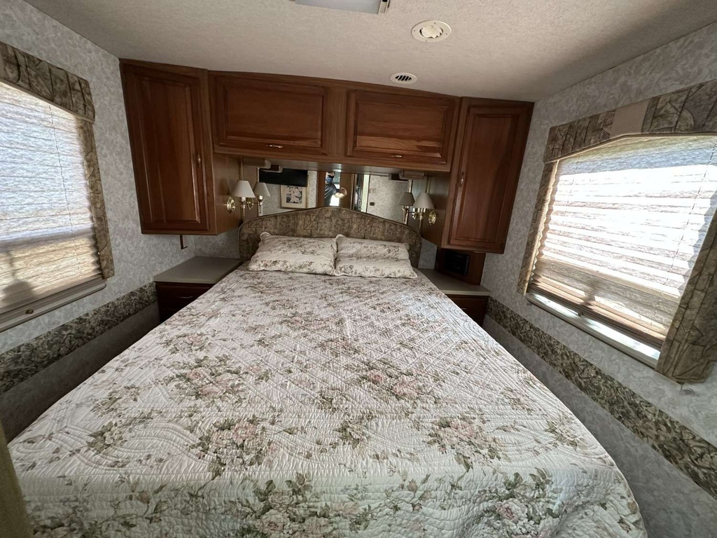 1998 WINNEBAGO chieftain z240